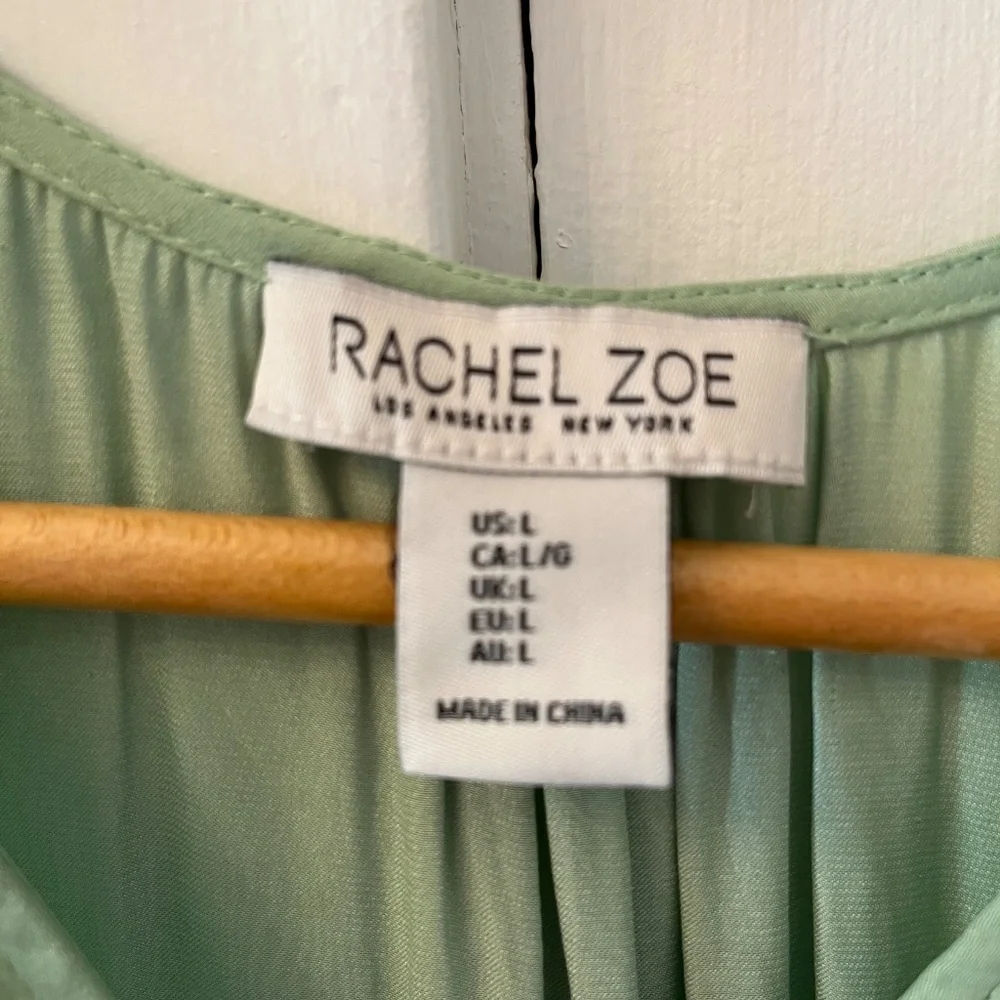 Rachel Zoe lightweight flutter sleeves blouse, light green in size L. - Picture 3 of 4